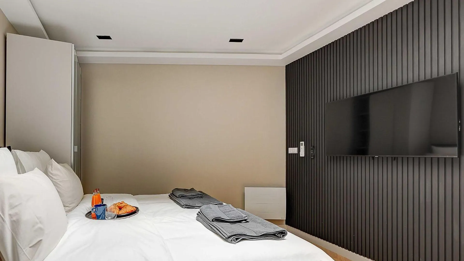 Elegant With Ac - 3br-10p- Le Marais Apartment