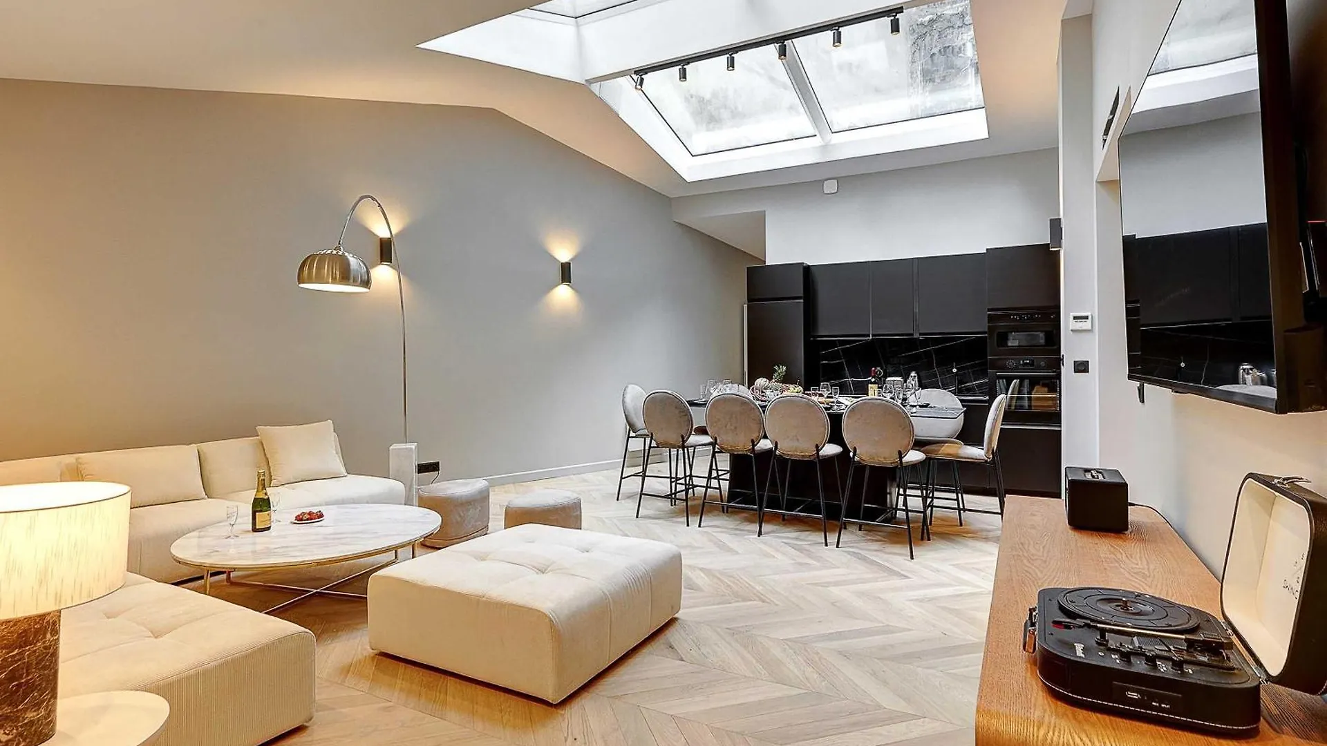 Elegant With Ac - 3br-10p- Le Marais